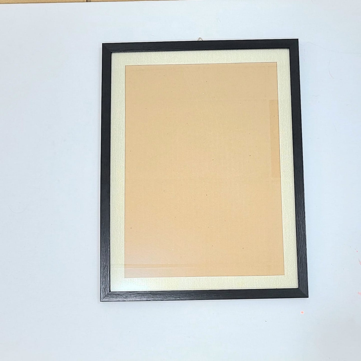 Marco de policarbonato con paspartu y con vidrio 30X40 cm