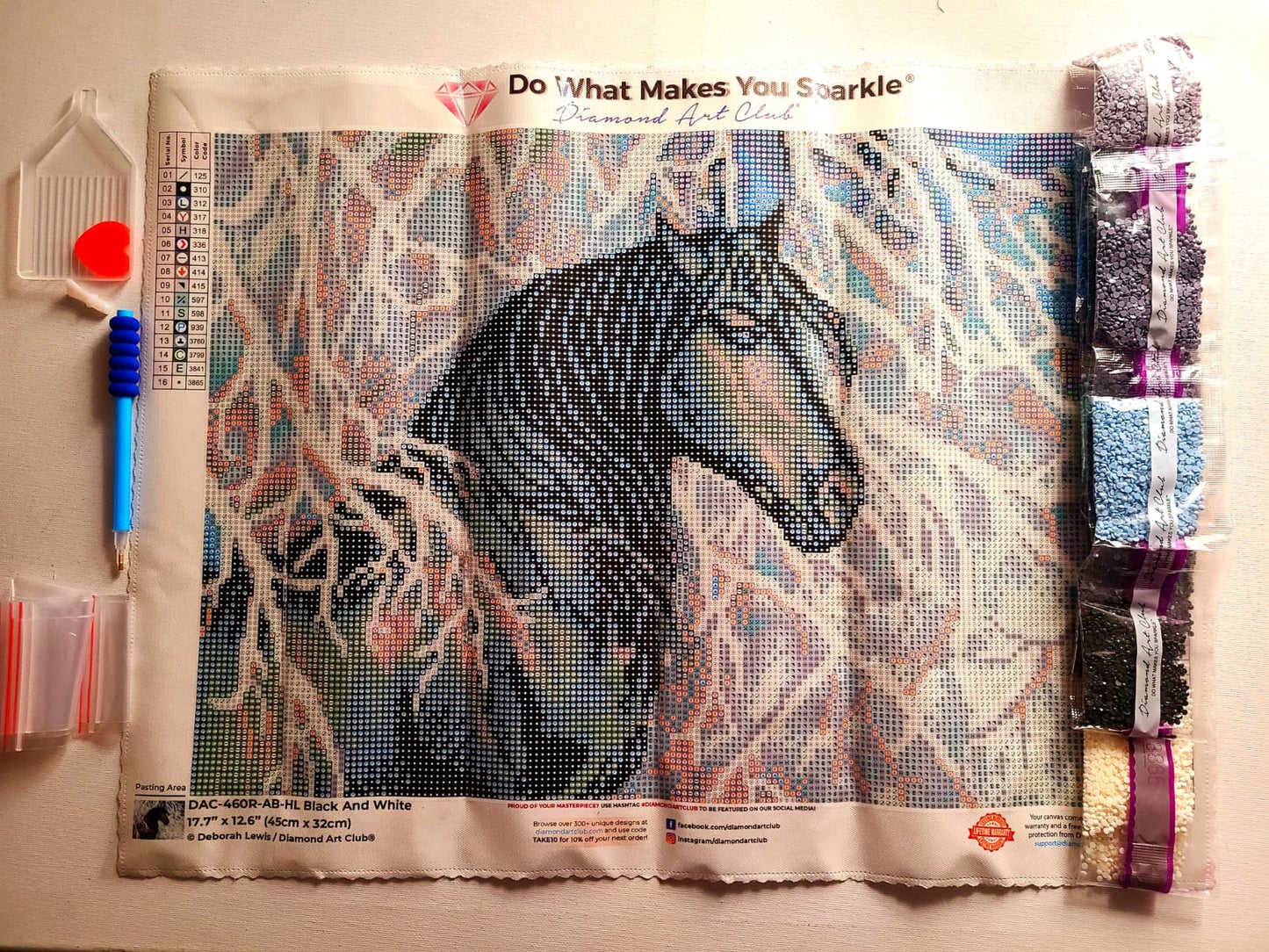 Caballo con ramas blancas - - Kit de pintura diamante