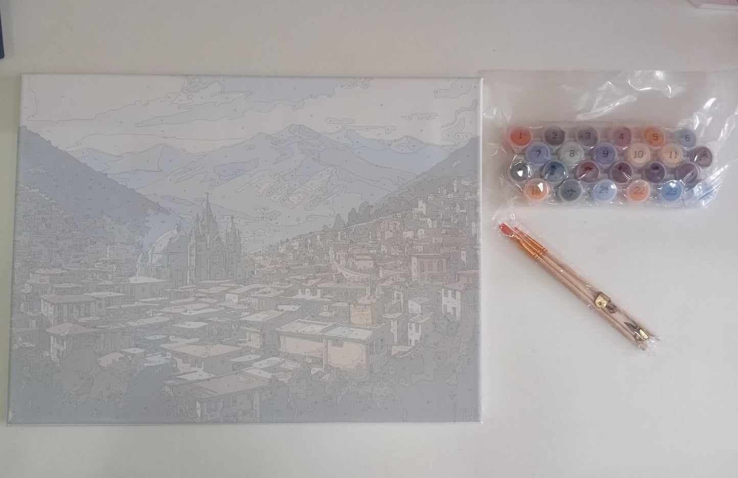PINTURA POR NÚMERO IMAGEN DE QUITO EN BASTIDOR