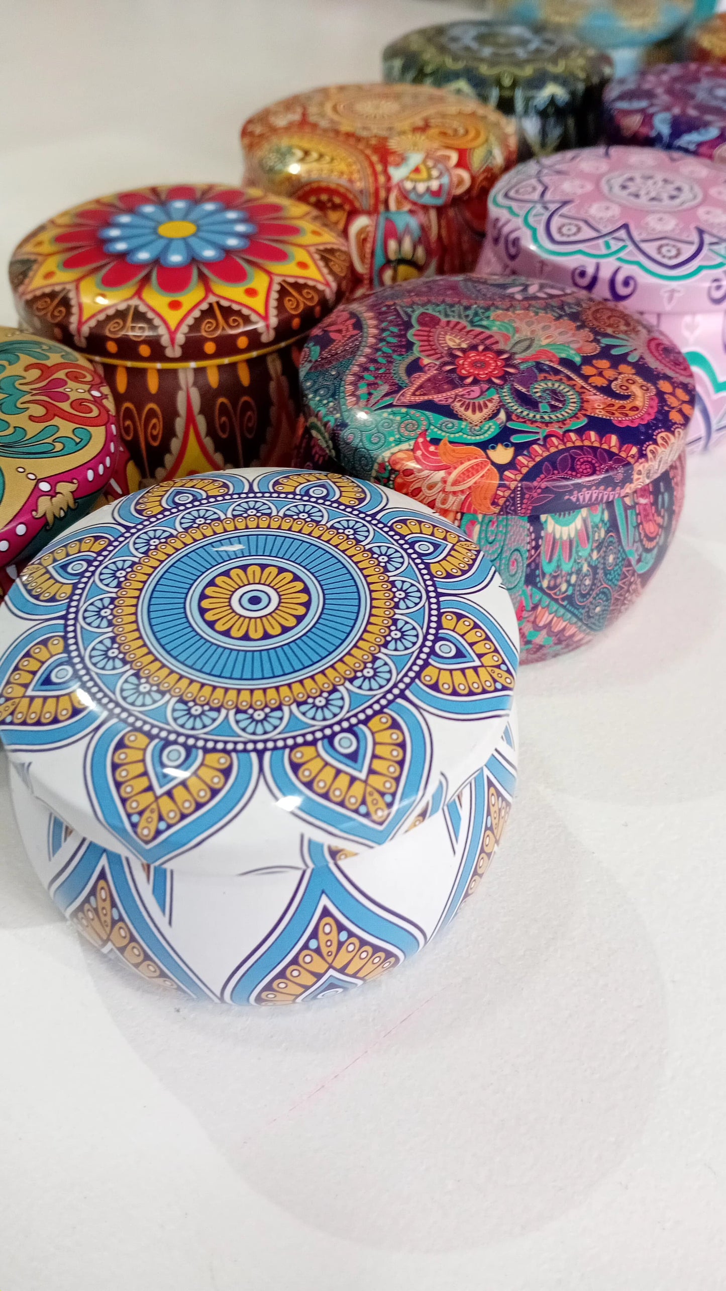 Velitas en cajita metálica con Diseños de Mandalas