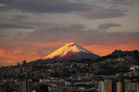 Cotopaxi desde Quito 30x40 cm