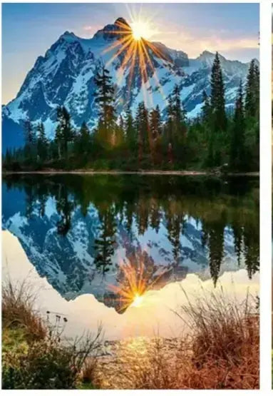 Laguna y montaña